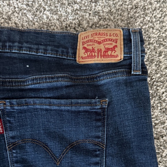 Levi’s Women’s 314 Shaping Straight Jeans. Size 34 - Picture 6 of 7